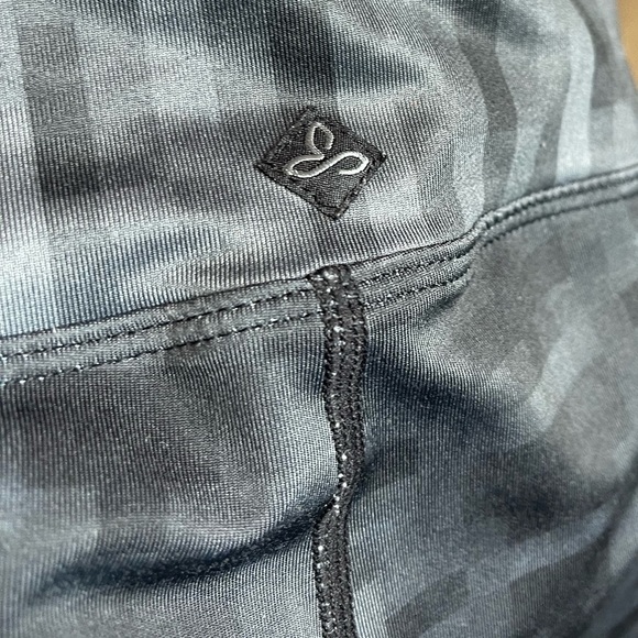 PRANA Roxanne black pixel yoga crop leggings - Picture 4 of 6